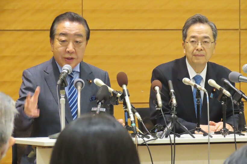 会見を開いた立憲民主党・野田佳彦代表(左)と公明党・斉藤鉄夫代表