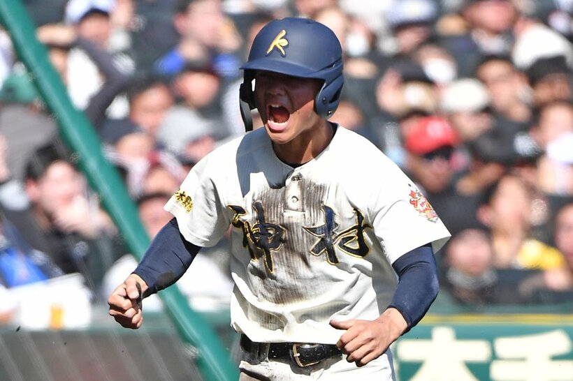初回、暴投で入耒田が生還。神村学園が先制した