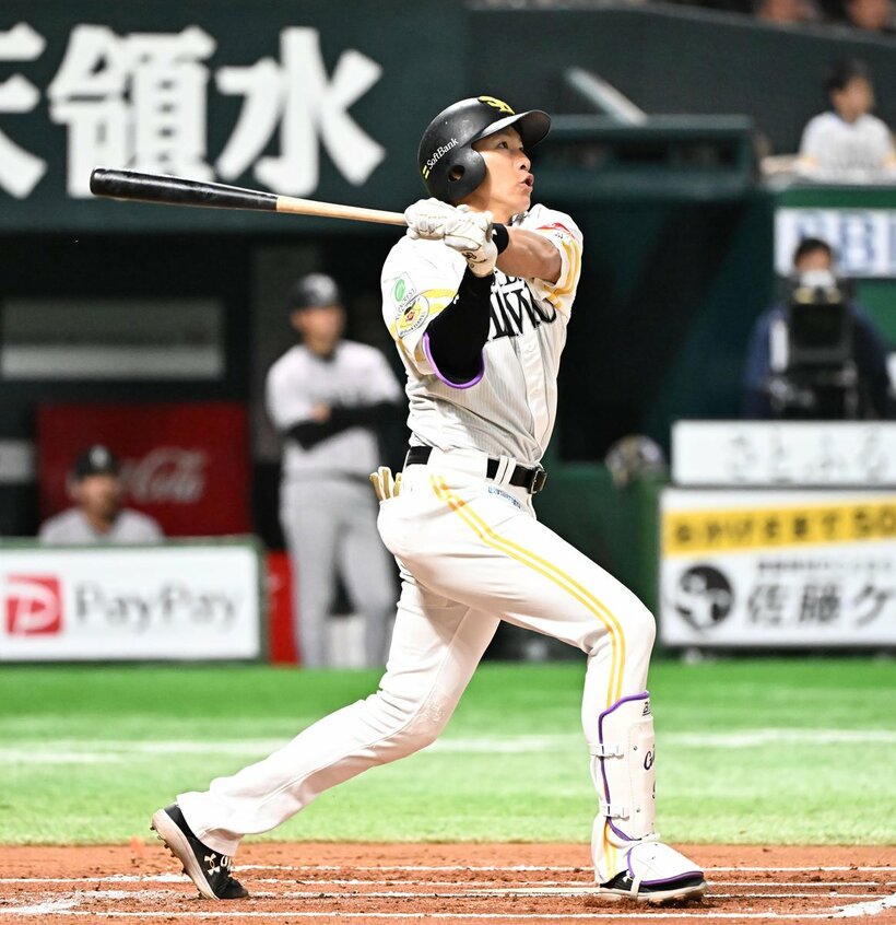 初回、3ランを放ったソフトバンク・柳田