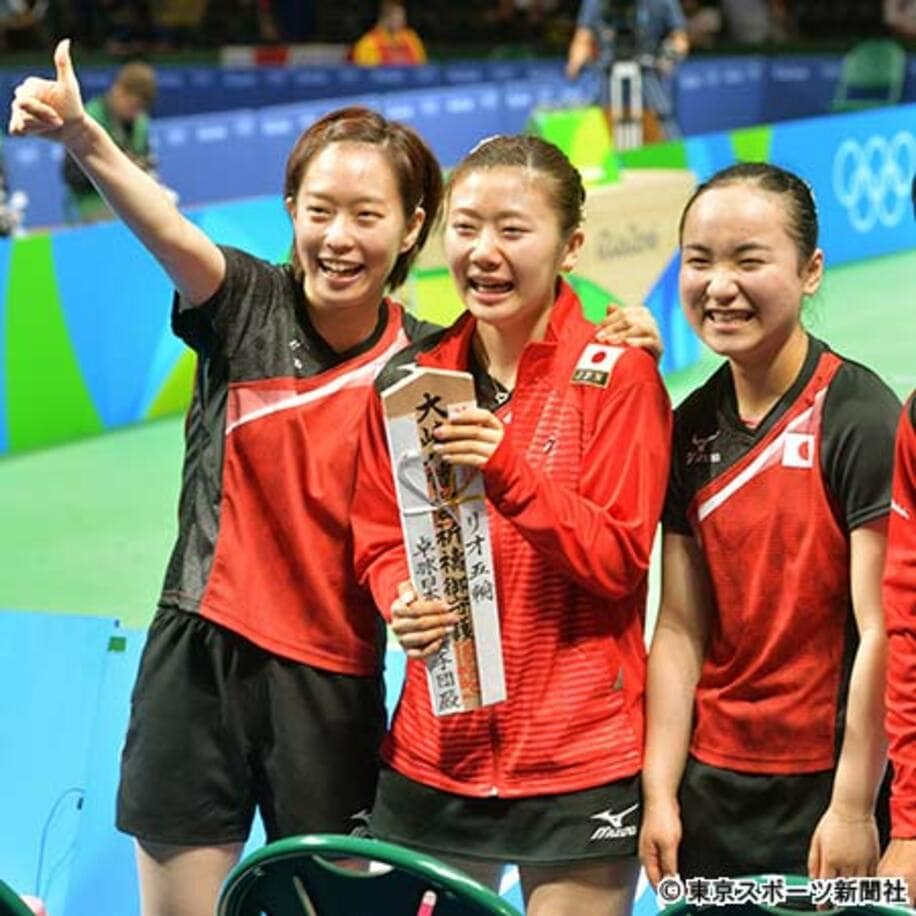 福原は石川佳純（左）、伊藤美誠（右）と団体銅メダルを獲得したリオ五輪が最後の試合となった
