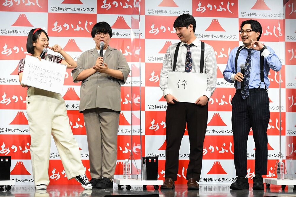 交際していた頃のイワクラと伊藤（一番右）