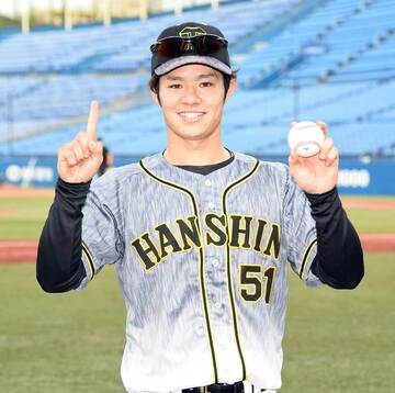  笑顔でプロ初アーチをアピールした阪神・佐藤