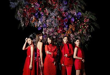  解散が決まったFlower（左から重留真波、佐藤晴美、鷲尾伶菜、坂東希、中島美央）