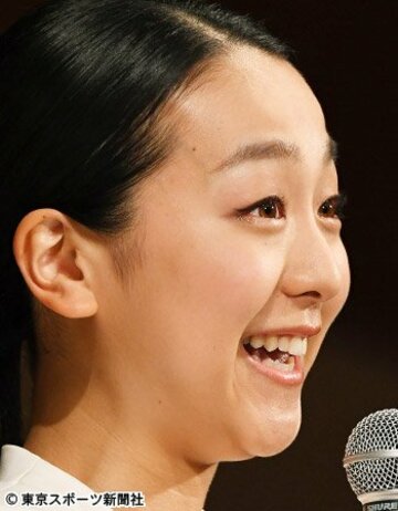 笑顔で会見した真央の目には涙が浮かんでいた