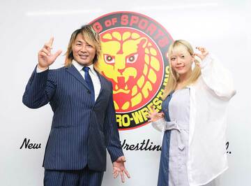  棚橋弘至（左）と岩谷麻優（東スポWeb）