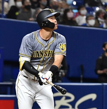 ４月７本目の本塁打を大野雄から放った佐藤輝