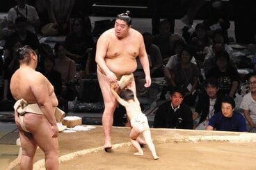 子供たちとのふれあい稽古に参加した一山本