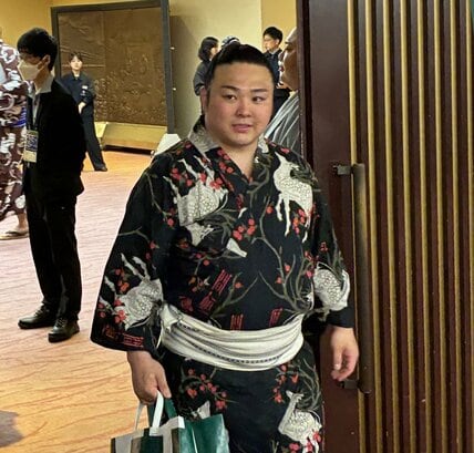 力士会に出席した炎鵬