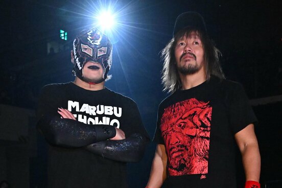 内藤哲也(右)とBUSHI