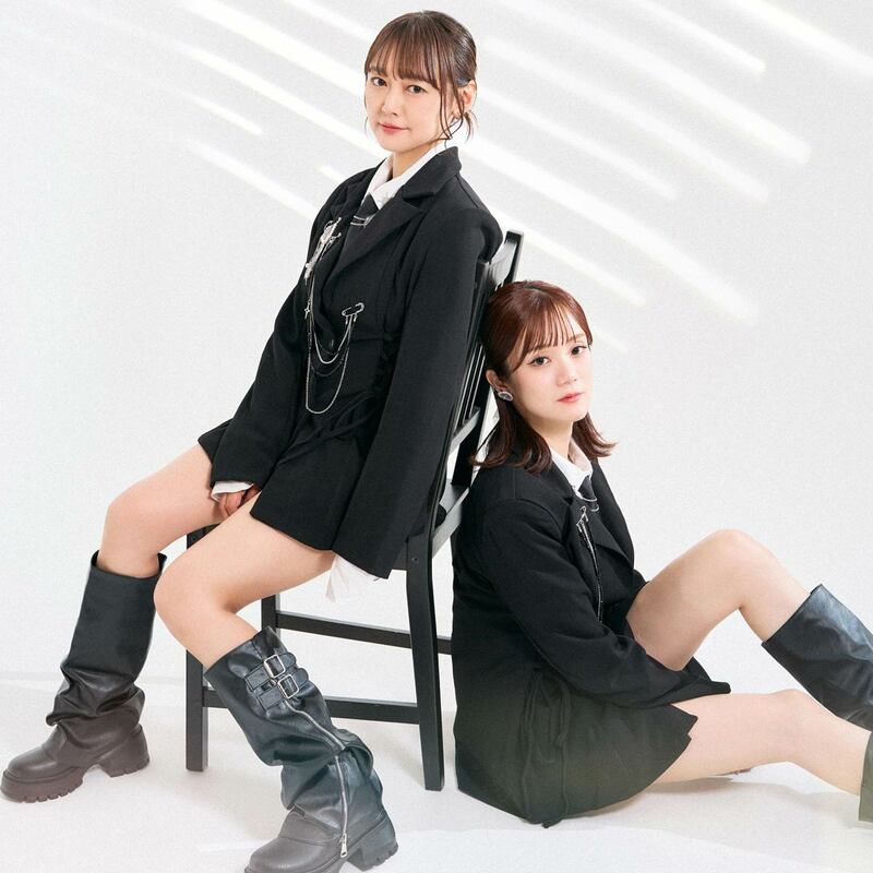 深瀬智聖(左)と結成した「CHiSEMiKU」(提供写真)