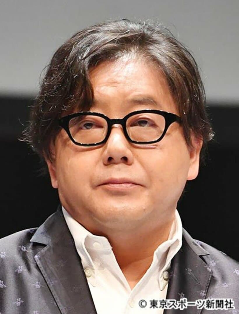  秋元康氏