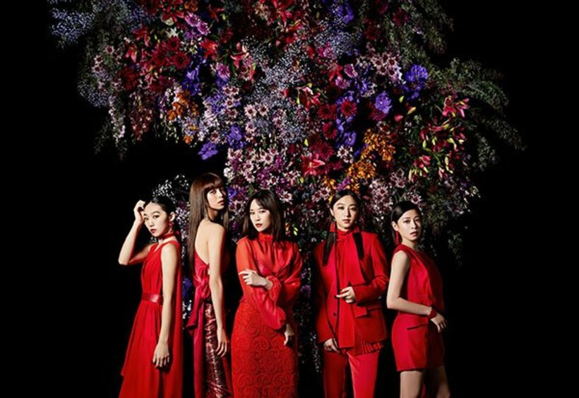  解散が決まったFlower（左から重留真波、佐藤晴美、鷲尾伶菜、坂東希、中島美央）