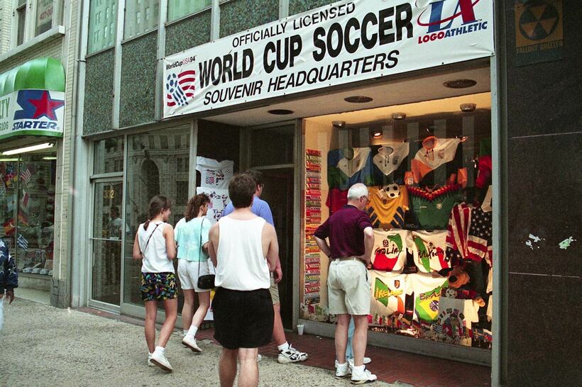W杯のユニホームを売るショップ（１９９４年６月、シカゴ）