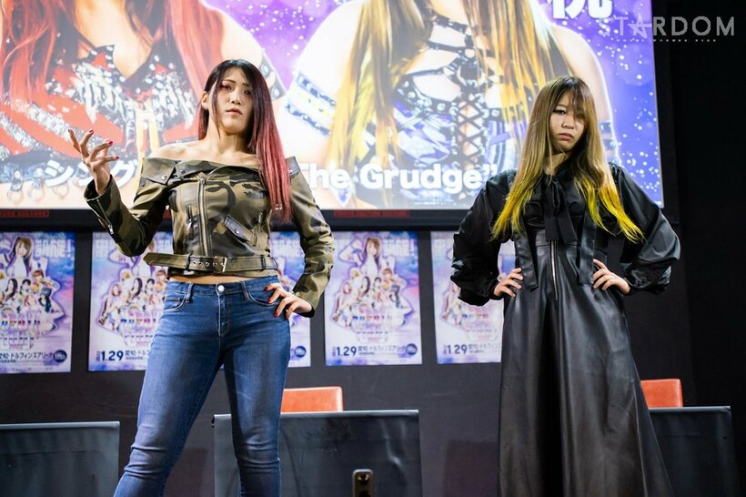  ２９日名古屋大会での一騎打ちが決まった詩美(左)と渡辺