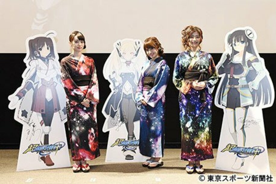 パソコン向けゲームの発表会に登場した（右から）明坂聡美、逢田梨香子、藤田茜