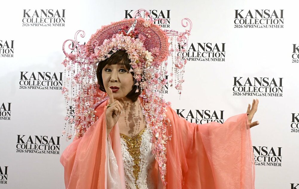 「関西コレクション」のフィナーレに出演した小林幸子
