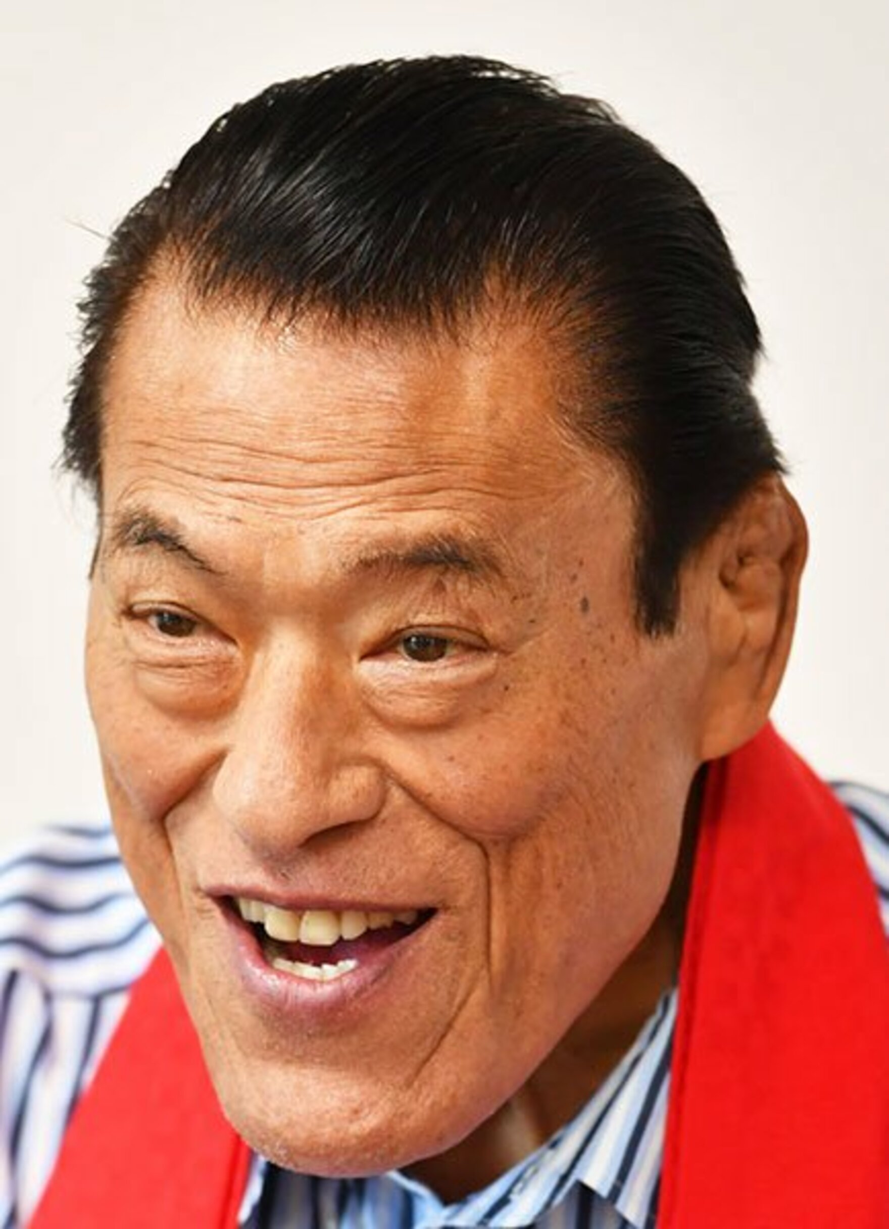 写真 闘病中の猪木氏がサインの練習風景を公開 笑顔で話すシーンも 東スポweb