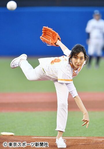  始球式を行った木村多江