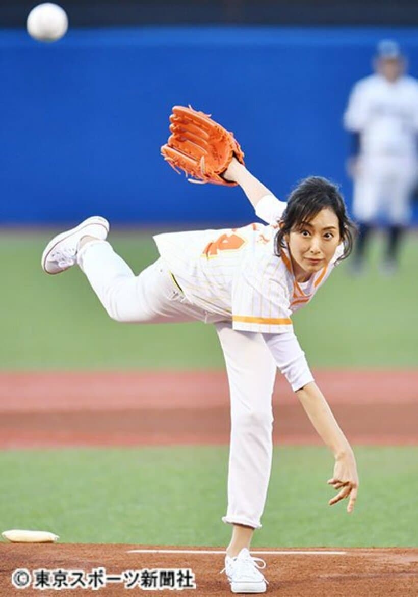  始球式を行った木村多江