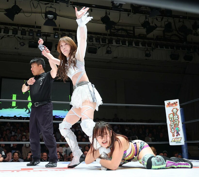 開始１１秒で勝利してしまった鹿島沙希の足にすがりつくＡＺＭ