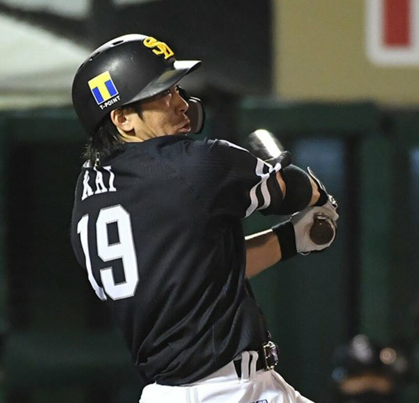  ９回、ソロ弾を放った甲斐