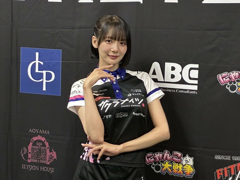 特別ラウンドガールを務めた岡田紗佳