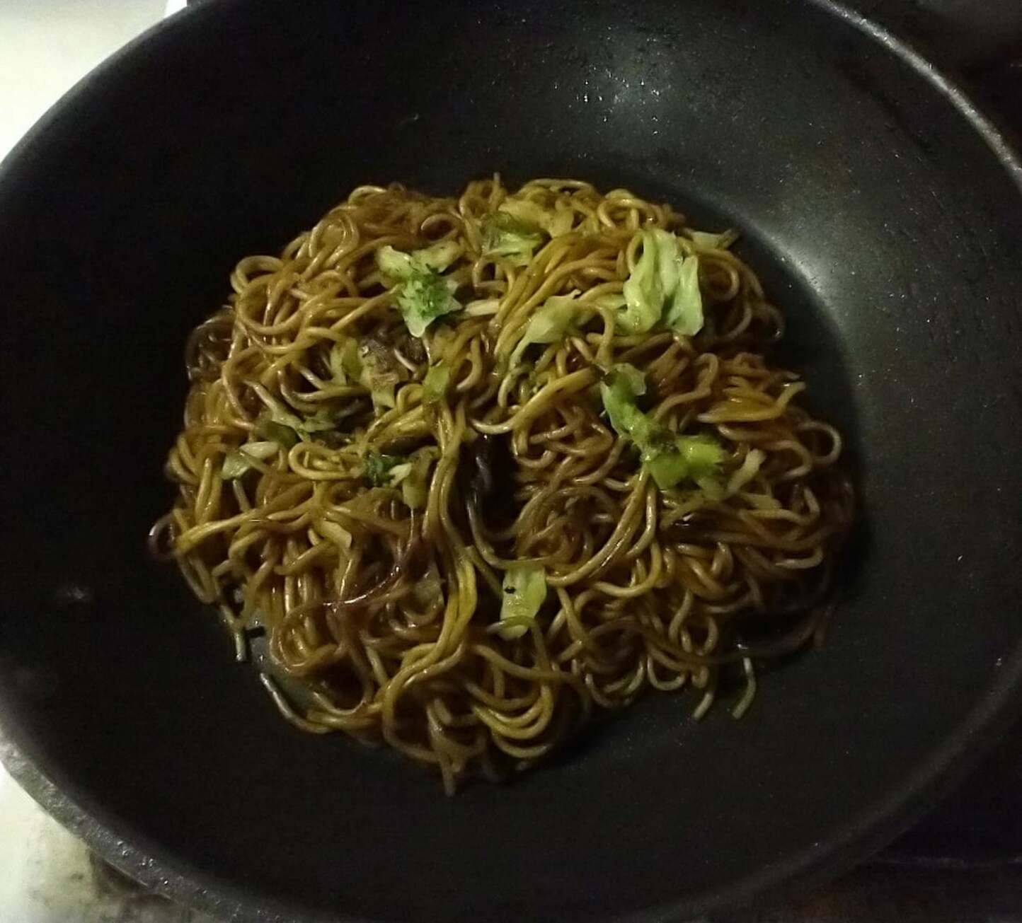 カップ焼きそばを炒める