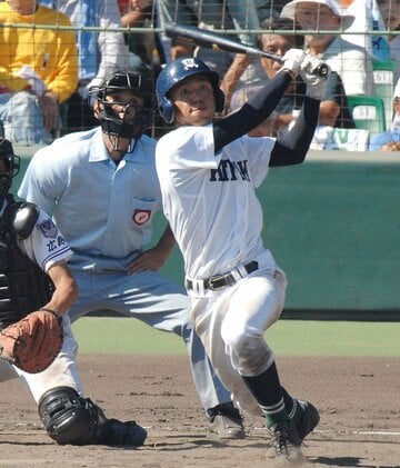 決勝の広陵戦で８回一死満塁から劇的アーチを放った佐賀北・副島（2007年）
