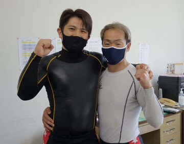  左から皿屋豊、林巨人