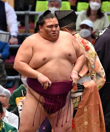  ノーコメントに戻った御嶽海（東スポWeb）