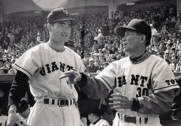  水原監督(右)と長嶋