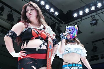 ワールド王者・鈴季すず(左)に提案を行ったスターライト・キッド
