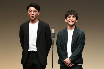さや香の新山（左）と石井