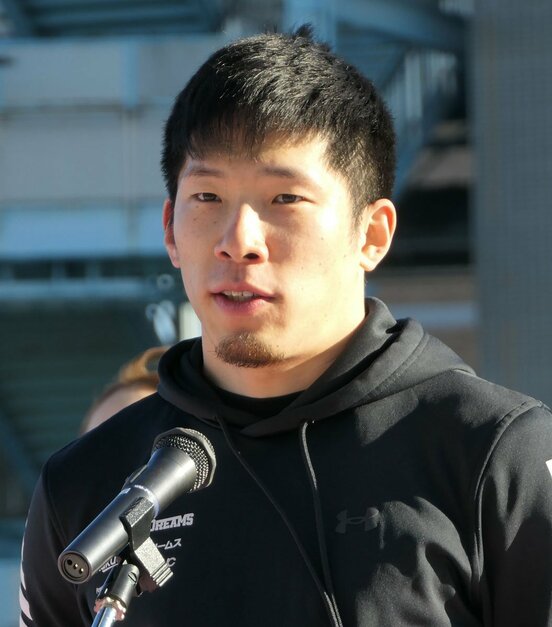  トークショーに登場した寺崎浩平（東スポWeb）