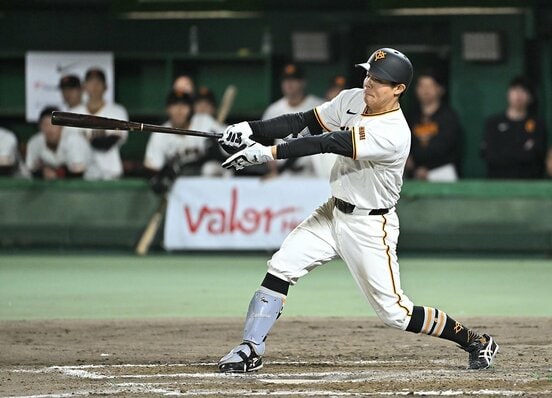 同点の9回にサヨナラ2ランを放った巨人・佐々木俊輔