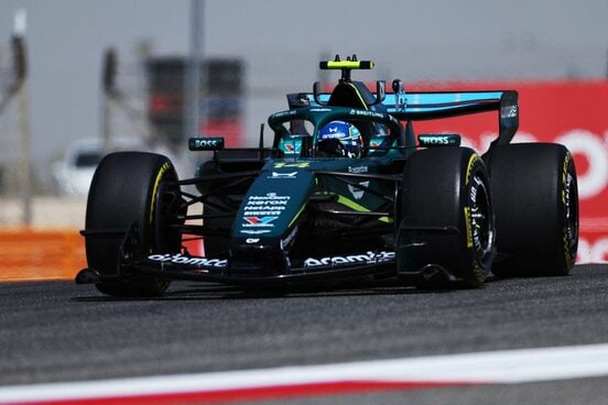 テスト走行するフェルナンド・アロンソのマシン（ロイター）