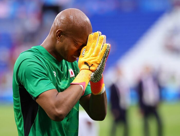 試合後、号泣するGK小久保怜央ブライアン