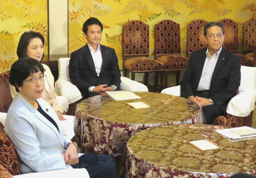 左から立憲・田名部匡代幹事長、公明党・竹谷とし子代表、中道改革連合・小川淳也代表、立憲民主党の水岡俊一代表