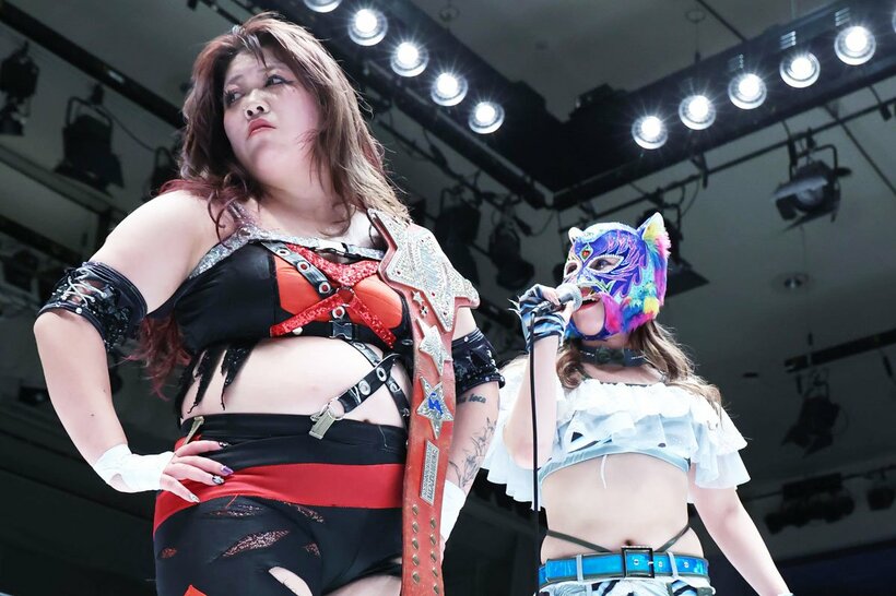 ワールド王者・鈴季すず(左)に提案を行ったスターライト・キッド
