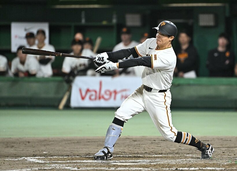 同点の９回にサヨナラ２ランを放った巨人・佐々木俊輔
