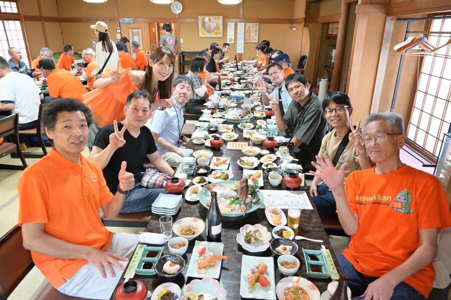 バスツアーに参加するのはあたたかいファンばかり(提供写真)