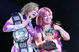 ラフ攻撃も耐え抜き、ツインスター王座を防衛した天麗皇希(左)と後藤智香