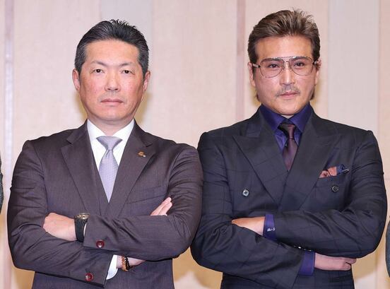 小久保監督（左）と新庄監督（代表撮影）