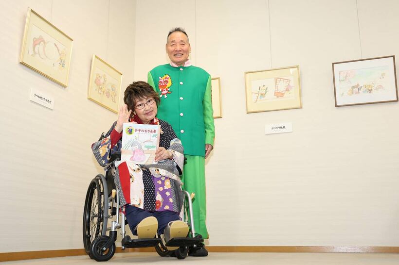 笑顔で取材に応じた宮川大助・花子