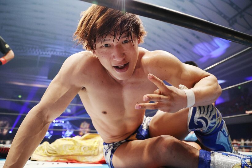  飯伏に屈したオーカーン(後方)