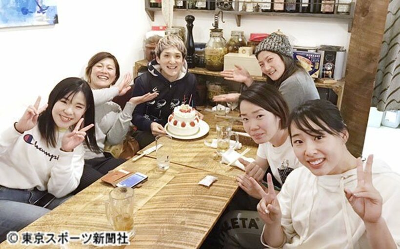  （左から）青木美優、奥井迪、高橋梨香、金田洋世さん、飯田よしの、私で梨香さんの誕生日パーティーをしました