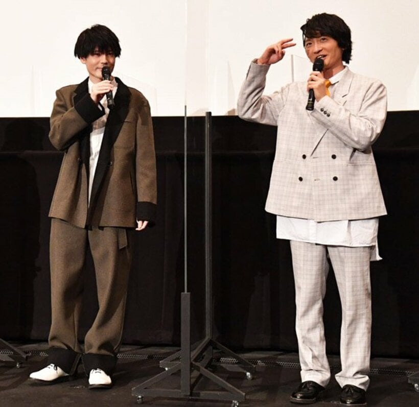  内山昂輝と島崎信長（左から）
