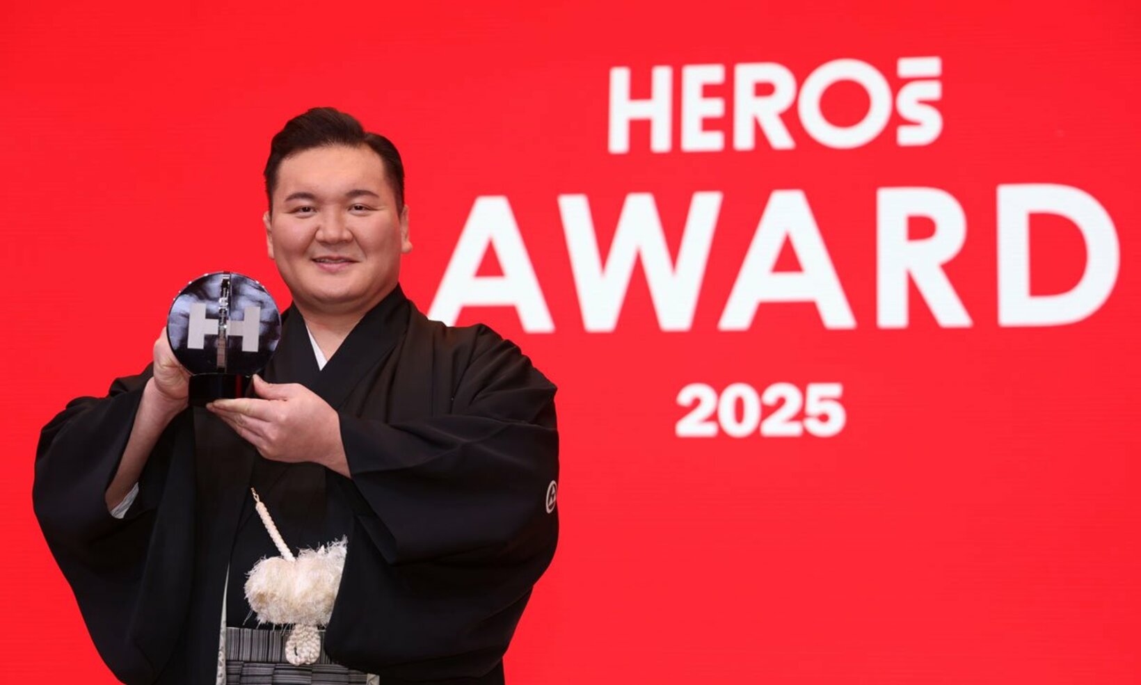 HEROｓ　AWARD　２０２５を受賞した白鵬翔氏
