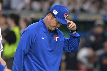 大敗し足取り重く引き揚げる台湾・曾豪駒監督