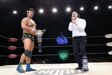 清宮海斗を下した稲村愛輝(左)に対し、挑戦者に名乗り出たOZAWA（©NOAH）